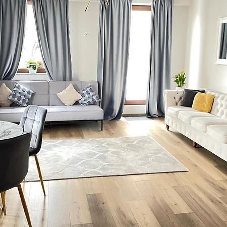 Londof Luxury Apartments - With A Panoramic View Over The City Brašov Exteriér fotografie