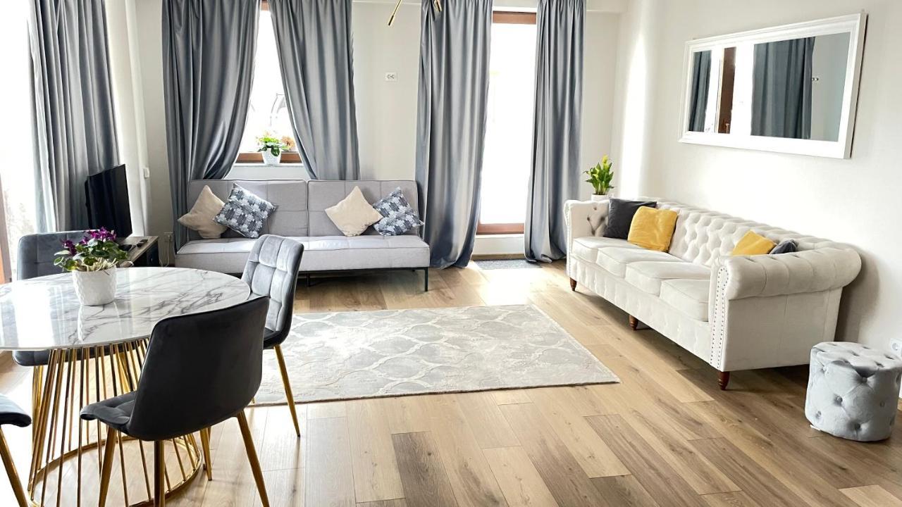 Londof Luxury Apartments - With A Panoramic View Over The City Brašov Exteriér fotografie